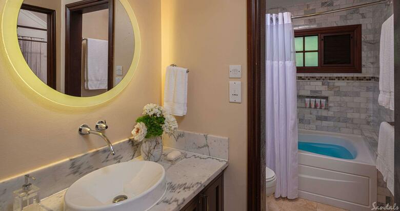 Hotel Sandals Regency La Toc