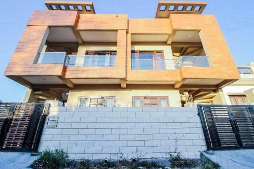 Apartamentos Elegant 2bhk Abode Near Sahastradhara Road