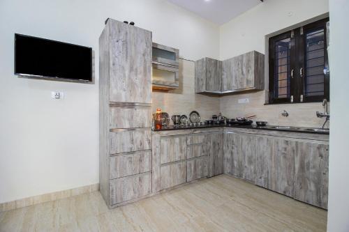 Apartamentos Elegant 2bhk Abode Near Sahastradhara Road