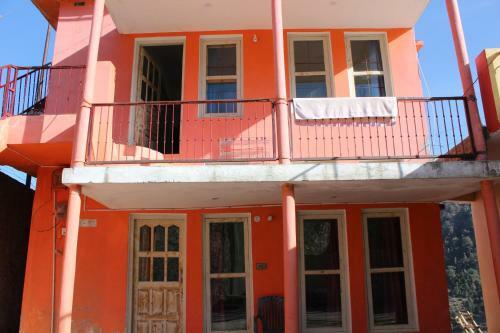Hostal The Dhanolti Groove Garden