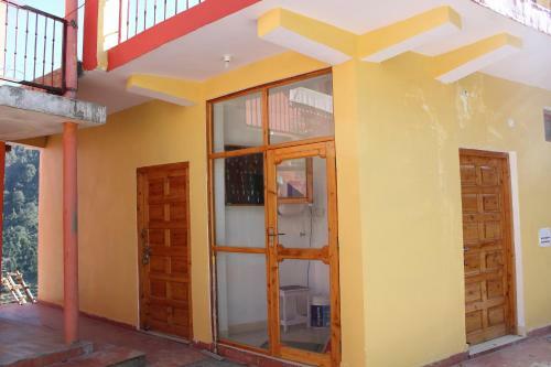 Hostal The Dhanolti Groove Garden