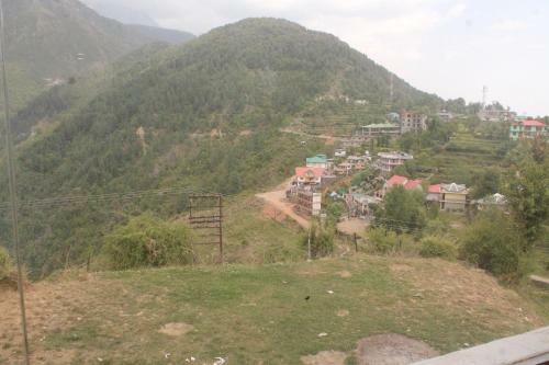 Hotel Decent Room In Naddi Mcleodganj