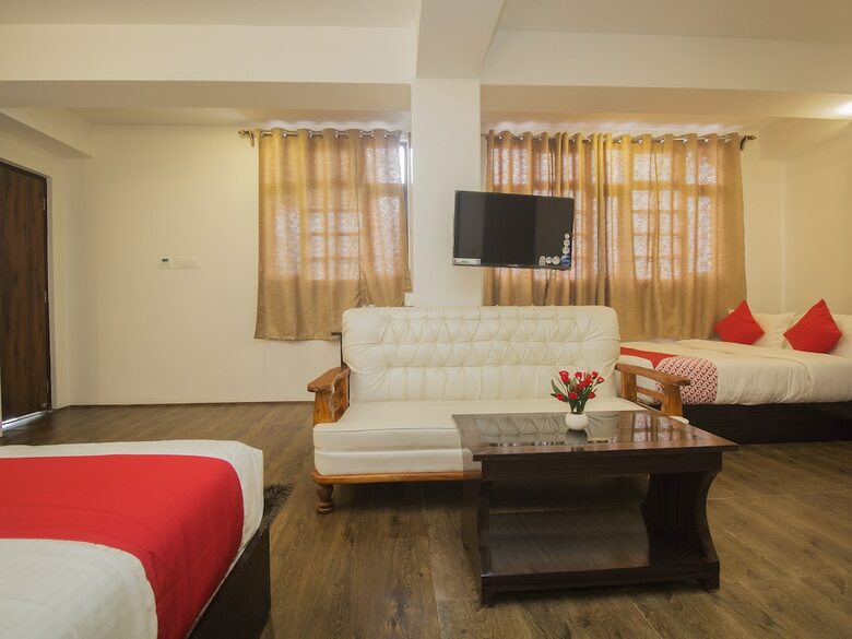Hotel Oyo 16637 Tiara Regency