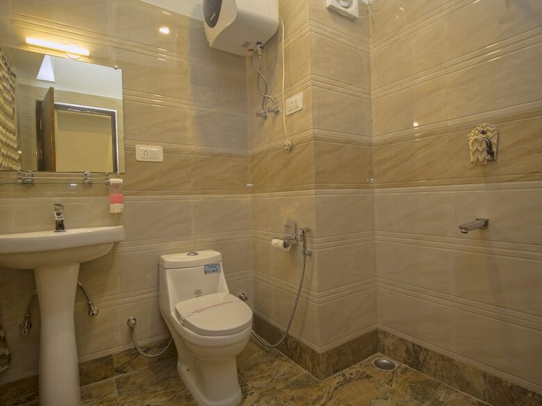 Hotel Oyo 16637 Tiara Regency