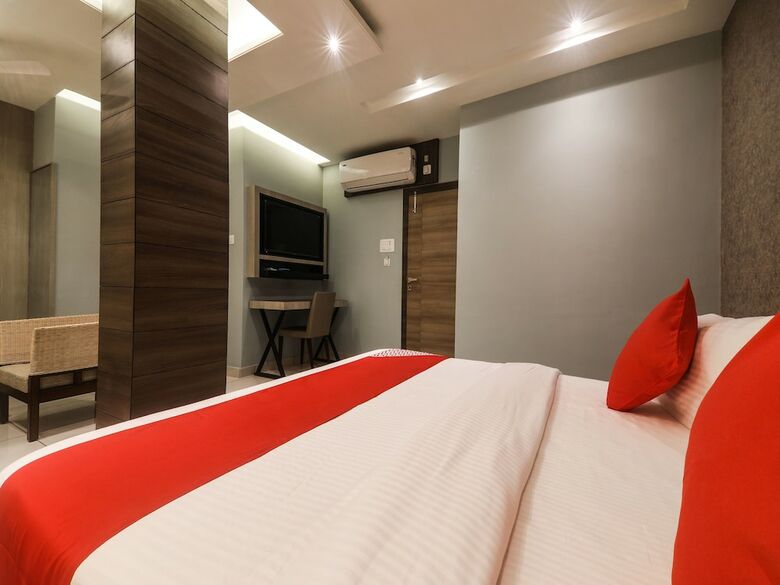 Hotel Oyo 17016 Galaxy Inn