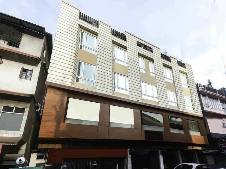 Hotel Oyo 17016 Galaxy Inn