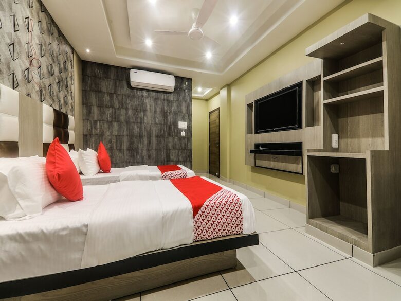 Hotel Oyo 17016 Galaxy Inn