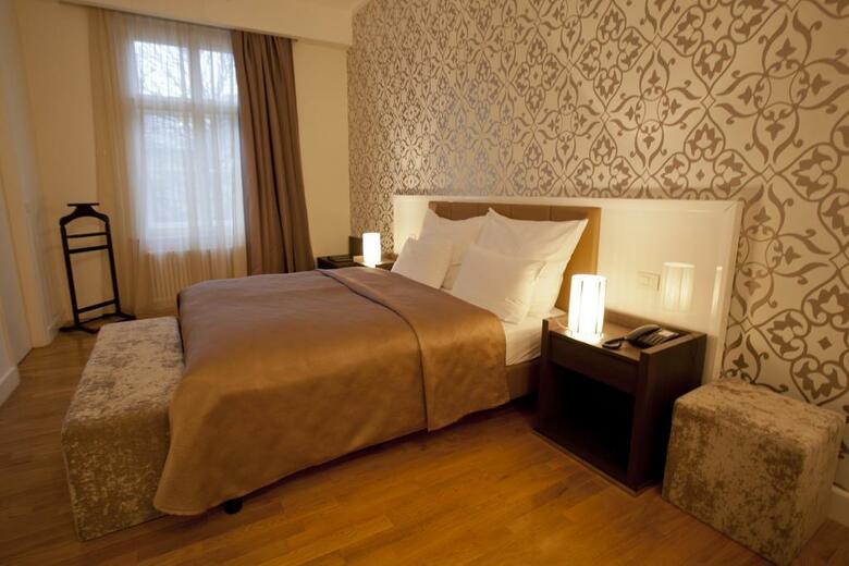 Hotel Deminka Palace