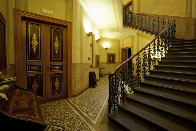 Hotel Deminka Palace