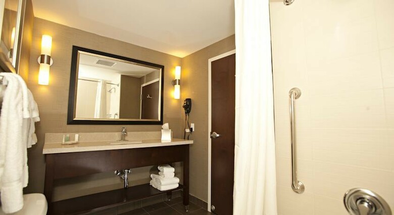 Hotel Comfort Suites Miami Airport North