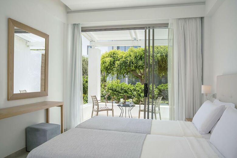 Hotel Maritimo Beach