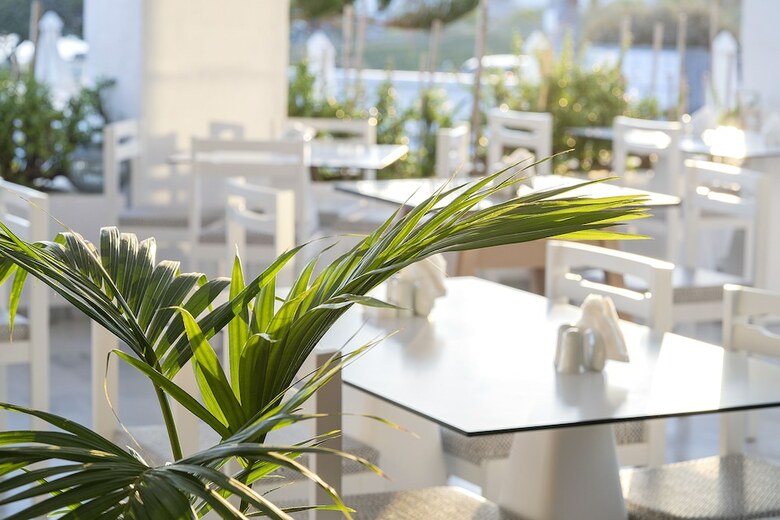 Hotel Maritimo Beach