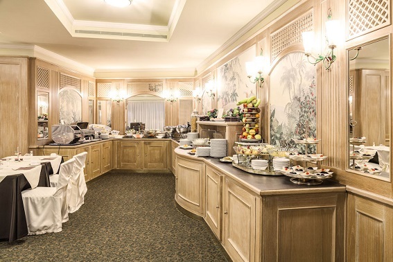 Hotel Adi Doria Grand