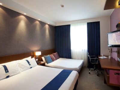 Hotel Express By Holiday Inn