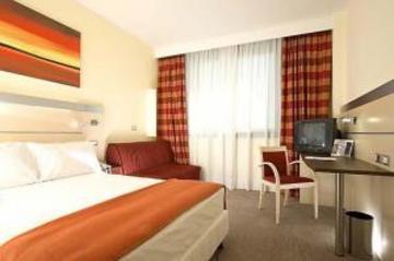 Hotel Express By Holiday Inn