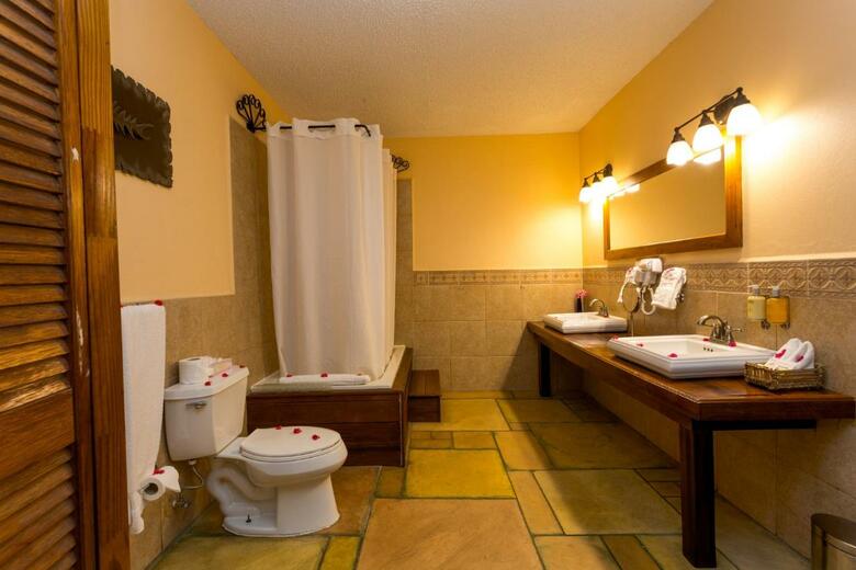 Hotel True Blue Bay Resort