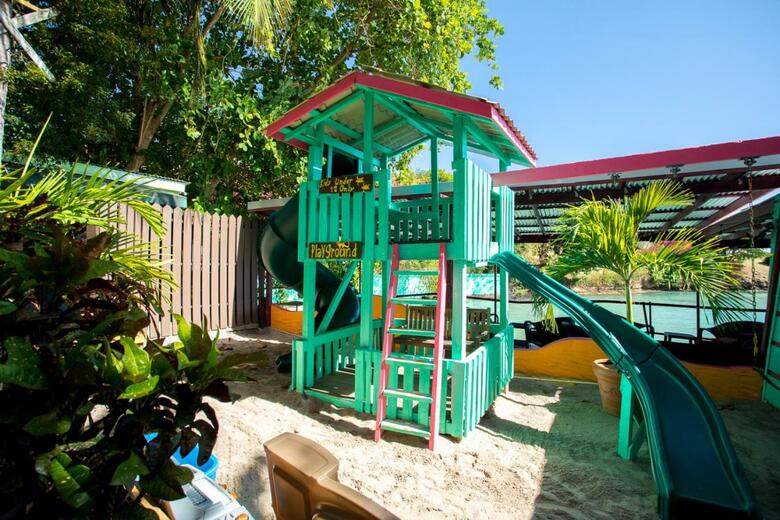 Hotel True Blue Bay Resort