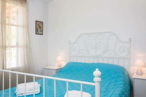 Skopelos Villa Sleeps 5 Air Con Wifi