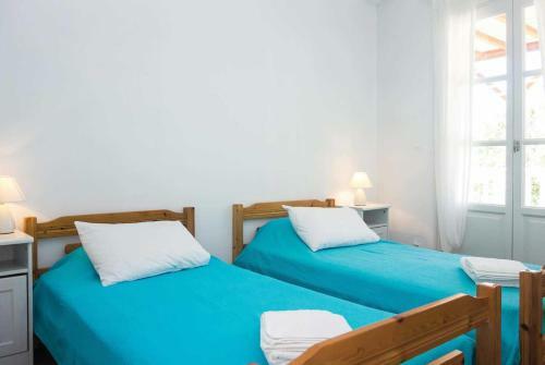 Skopelos Villa Sleeps 5 Air Con Wifi