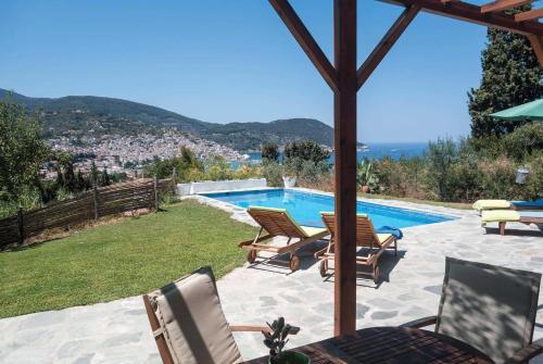 Skopelos Villa Sleeps 5 Air Con Wifi