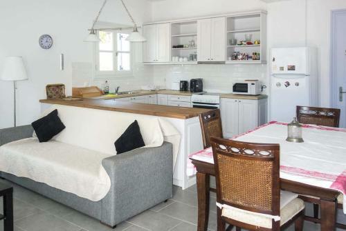 Skopelos Villa Sleeps 5 Air Con Wifi