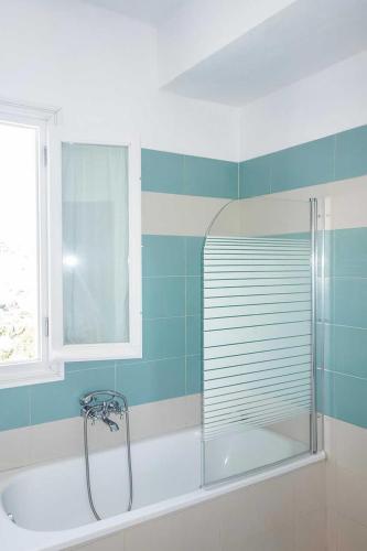 Skopelos Villa Sleeps 5 Air Con Wifi