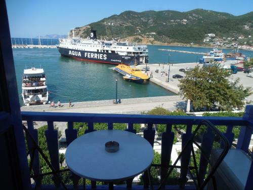 Hostal Adonis Rooms