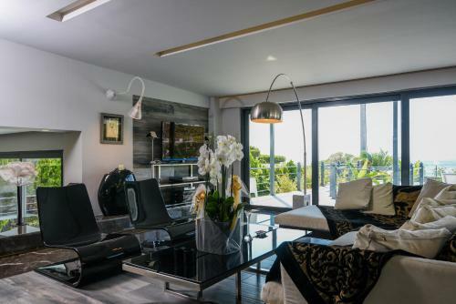 Luxury Beach Front Villa Selenia Platinum In Sounio, Athens