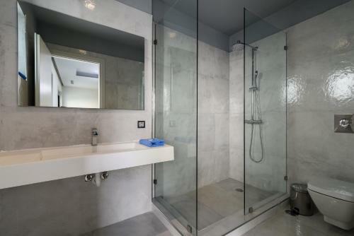 Luxury Beach Front Villa Selenia Platinum In Sounio, Athens