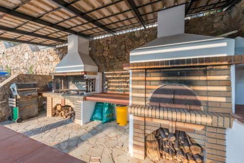 Villa Adamite