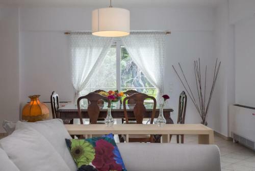 Villa With Pool Close To The Airport, Vari 290m�