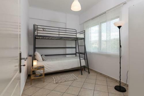 Villa With Pool Close To The Airport, Vari 290m�