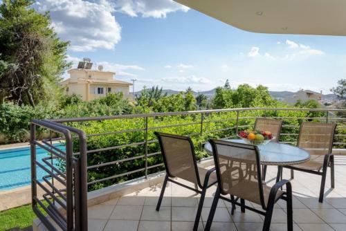 Villa With Pool Close To The Airport, Vari 290m�