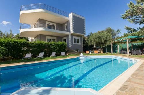 Villa With Pool Close To The Airport, Vari 290m�