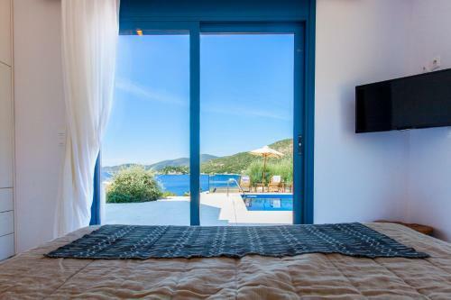 Villa Alma Lefkada- Sea Front Villa