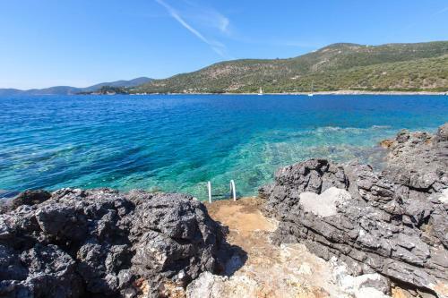 Villa Alma Lefkada- Sea Front Villa