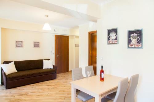 Kavadias Apartments