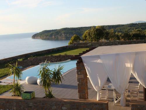 Luxurious Villa In Elani