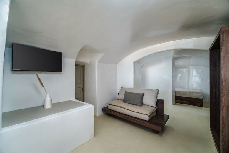 Hotel Pyrgos 1870, A Restored Winery