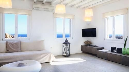 Mykonos Villa Sleeps 16 Pool Air Con