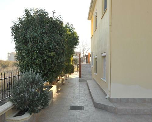 Amaranthos Apartments