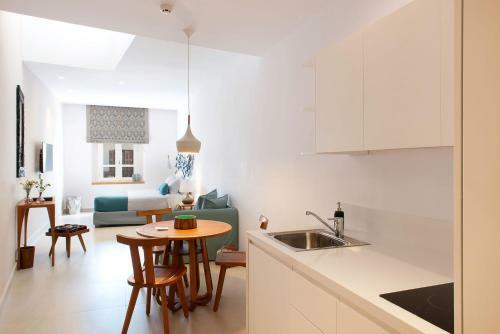Avra Apartments Venetian Harbour