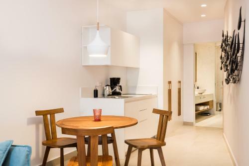 Avra Apartments Venetian Harbour