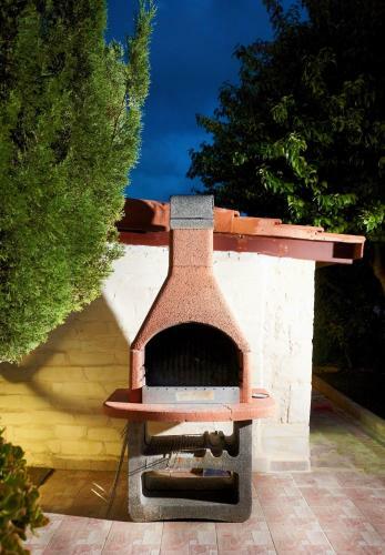 Discrete Villa Loutra