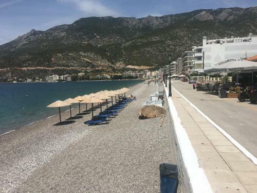 Loutraki Beach Apartment