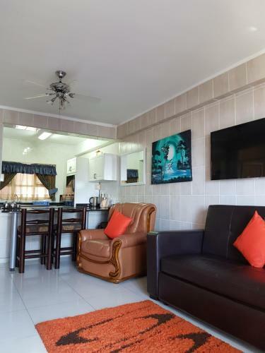 Beach Frond Apartment