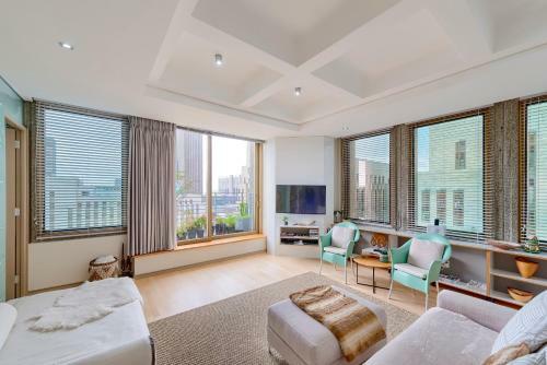 Cartwright - 1101 Chic Downtown Apartment
