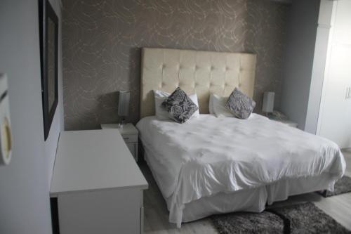 Parkview Hotel Room 711