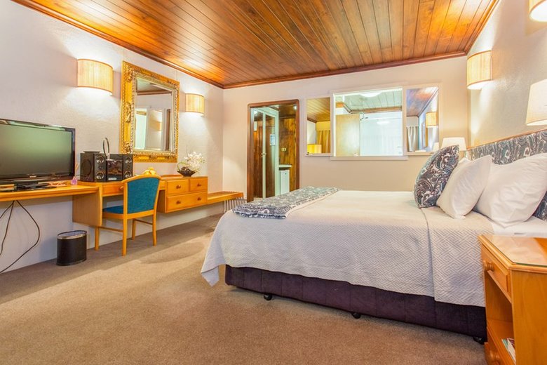 Hotel Auckland's Waitakere Estate