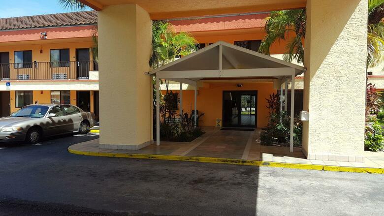 Hotel Super 8 Naples